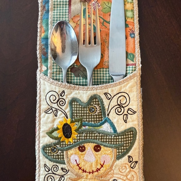 Rustic scarecrow fall Thanksgiving centerpiece hot pad with six utensil holders - Picture 5 of 9